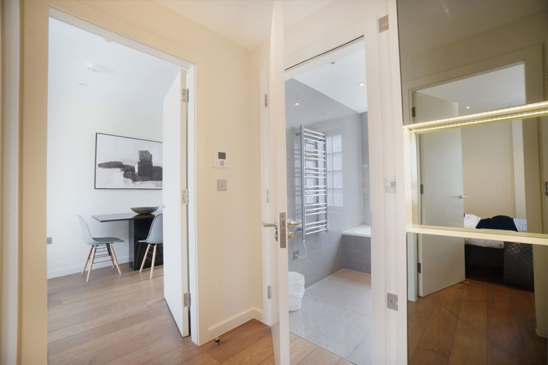 Room 3, Cool Kings Cross Apartment (OM5), London