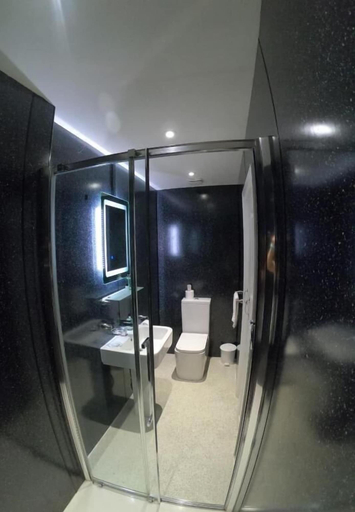 Bathroom 5, Lundy House, Devon