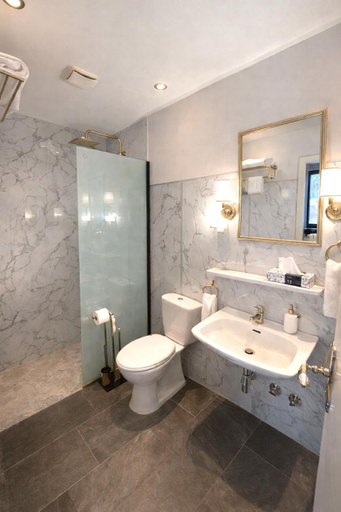Bathroom, B&B Landhotel Romerkessel anno 1302, Landsberg am Lech