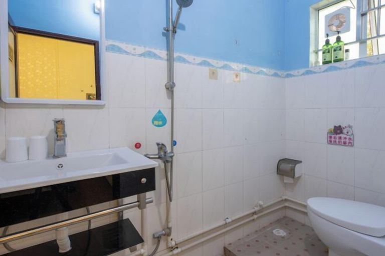 Bathroom 4, HaiBei Hostel, Shenzhen