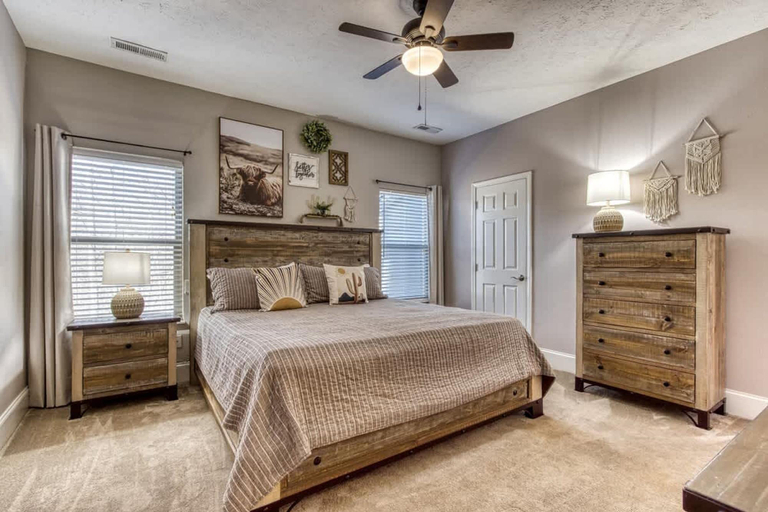 Room 4, Saddleback Retreat by Beyond Expectations, Sevier