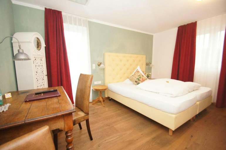 Bedroom 2, UNO Hotel Chapeau Noir - Free Parking by ANS, Saarlouis