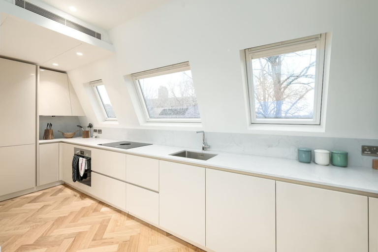 Room 4, Beautiful Hampstead Home RH9, London