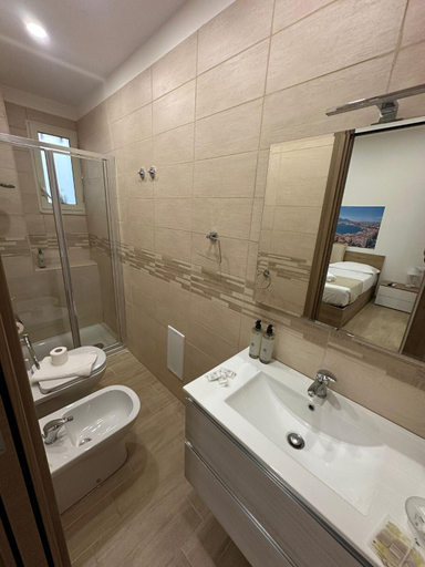 Bathroom 3, Domus Romeo, Napoli