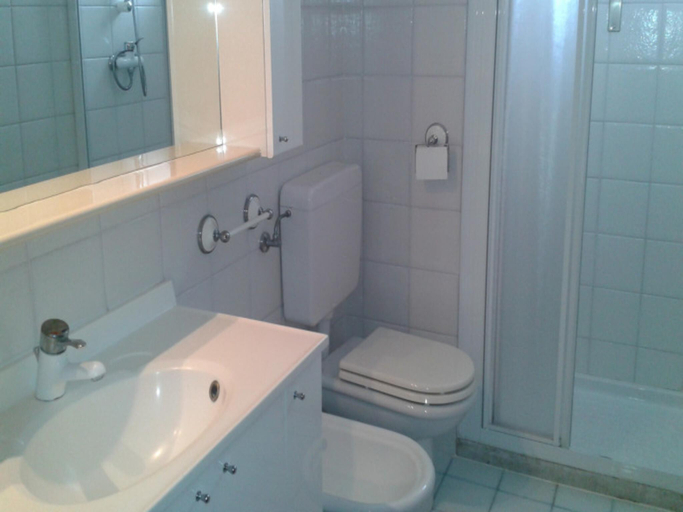 Bathroom 3, Seafront Apartment for 5 people with an Amazing View, Udine