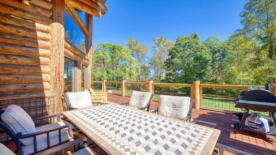Room 4, Private Mountain Cabin Getaway in Sylva, Jackson