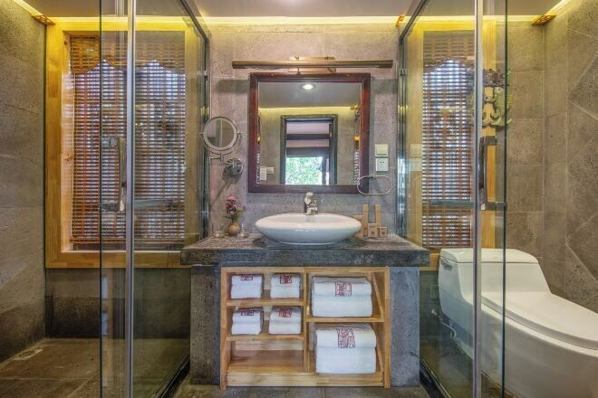 Bathroom 4, Ten Courtyard Inn, Lijiang