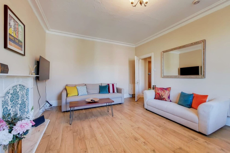 Bedroom 3, Apartment w Workspace in Ealing, London
