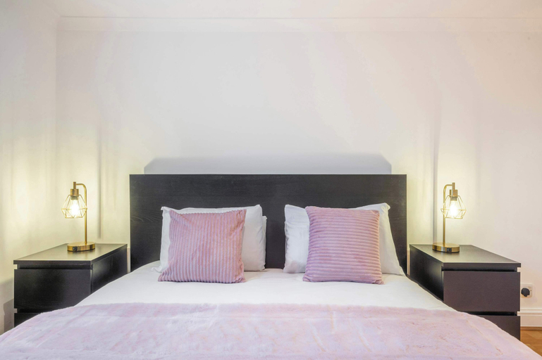 Room 5, The Fitz - by Frankie, London