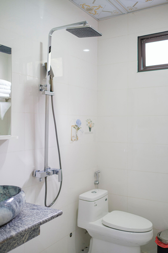Bathroom 5, Roza Palace, Cát Hải