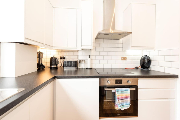 Room 5, Gorgeous Apartment by the Park SS2, London