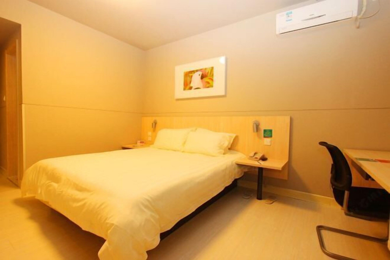 Bedroom 3, Jinjiang Inn (Wuhan Lingjiaohu Wanda), Wuhan