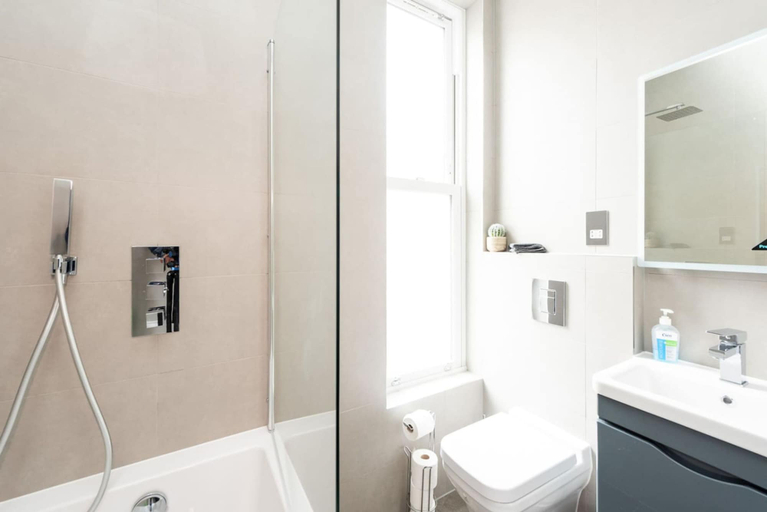 Room 3, Gorgeous Apartment by the Park SS2, London