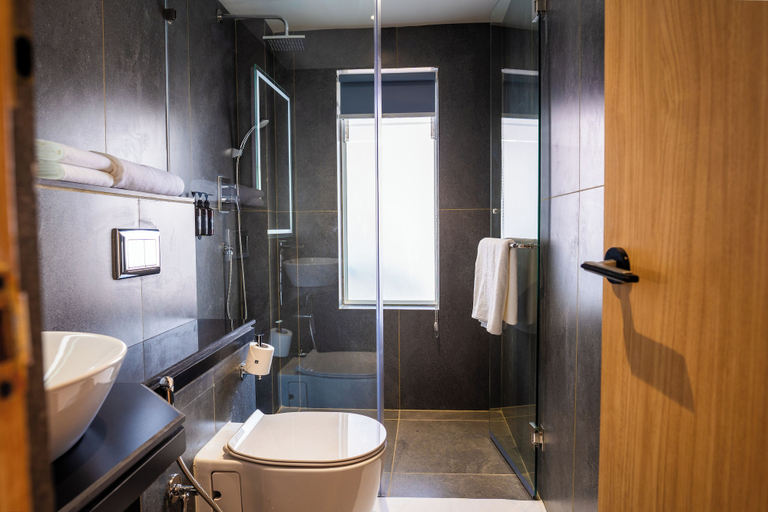 Bathroom 4, 31 Park Hotel, Gandaki