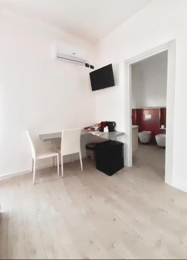 Others 4, Redroom-house, Sassari