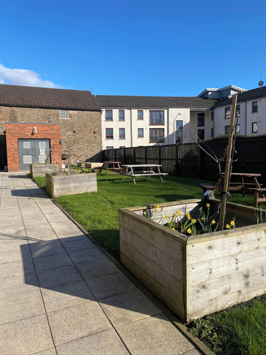 Outdoor dining 2, For Students Only Lyon St Easy Access to Dundee City Centre, Dundee