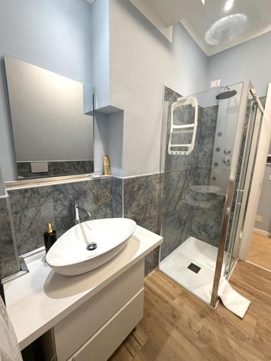 Bathroom 2, Le Porte di Parma, Parma