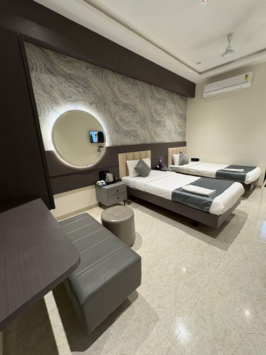 Bedroom 3, Hotel Govind Regency, Dhule