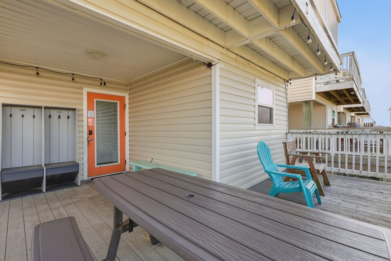 Outdoor dining 5, Coastal Oasis In Surfside Beach 3 Bedroom Home, Brazoria