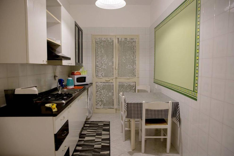 Others 4, Home's Vita, Trapani