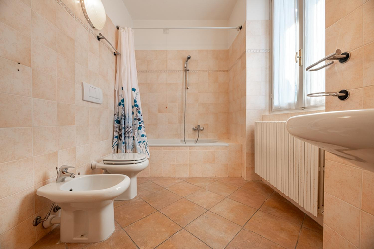 Bathroom 2, Varenna Lake View Apartments, Lecco