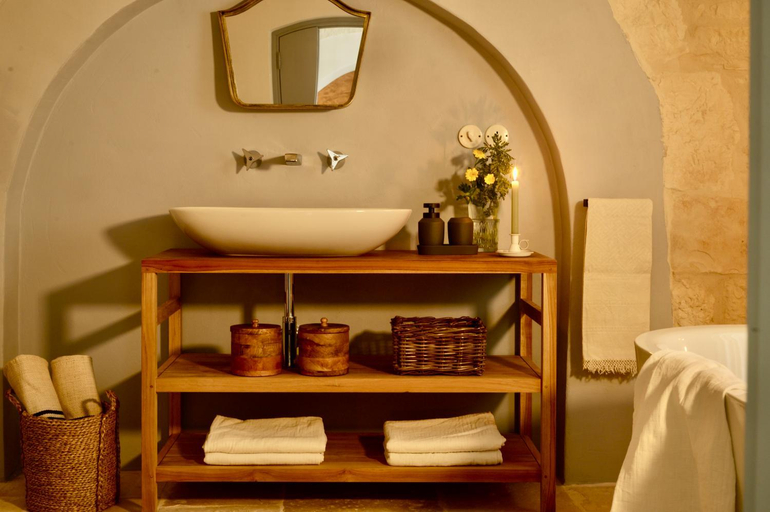 Others 5, Masseria Celeste, Brindisi