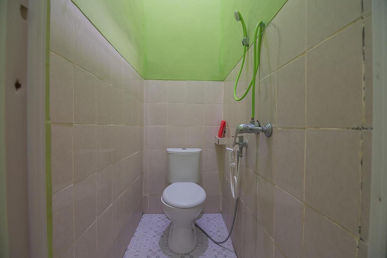 Bathroom 3, RedDoorz near Kampus UMP Purwokerto, Banyumas