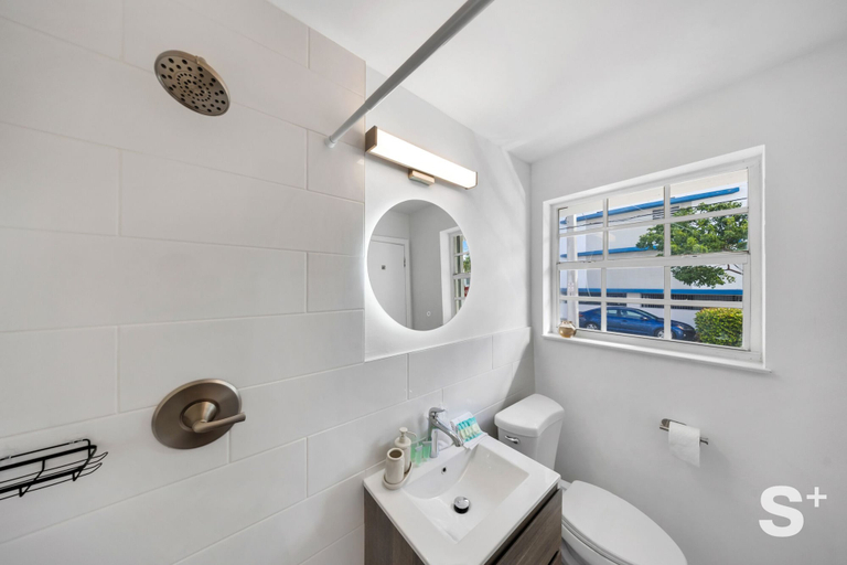 Bathroom 5, Modern 1-BD Apt - Free Parking, Miami-Dade