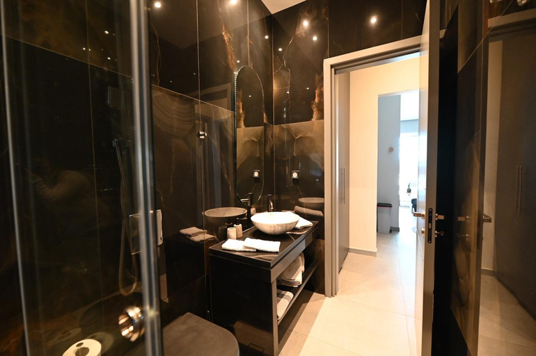 Bathroom 4, George's Soul, Peloponnese