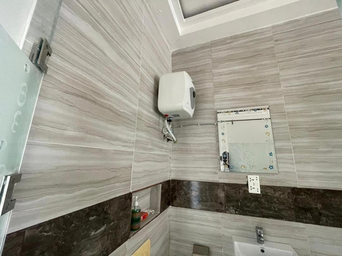 Bathroom 2, Kim's Apartment, Shama Ahanta East