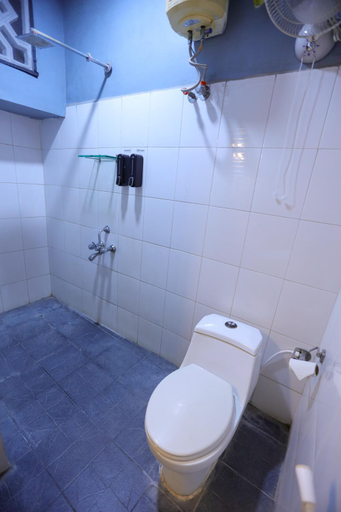 Bathroom 4, Le Clarisse Guest House, Puducherry
