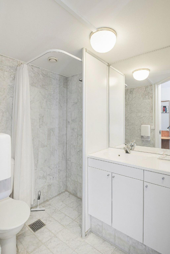 Bathroom 3, Hotel Aarslev Kro, Århus