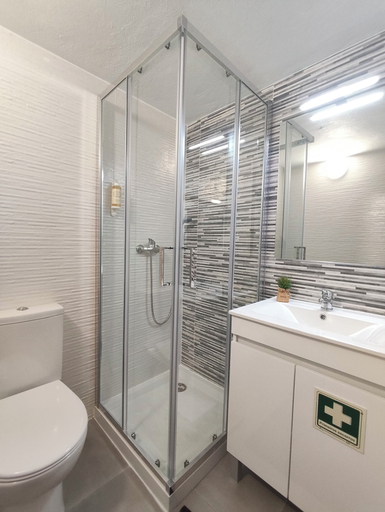 Bathroom 3, Misericordia Rooms, Guarda