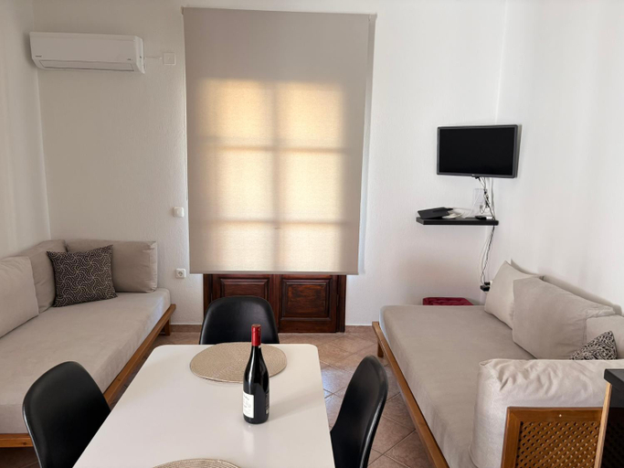 Bedroom 2, Elpida Apartments, Thessaly