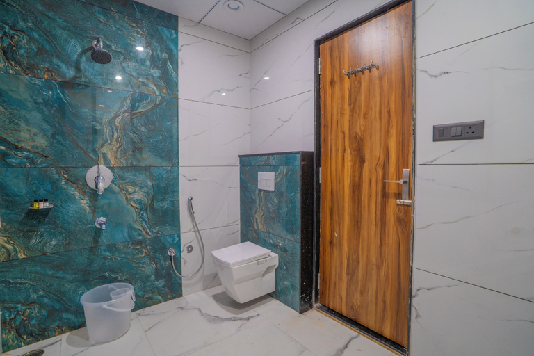 Bathroom 3, Hotel De Grand Dwarka, Jaipur