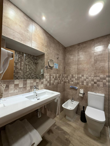 Bathroom 3, Hotel Bahia, Asturias