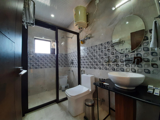 Bathroom, Hotel Dewan Palace, Kangra