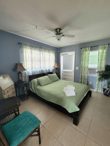 Bedroom 3, BeachTrail Lodging, Pinellas