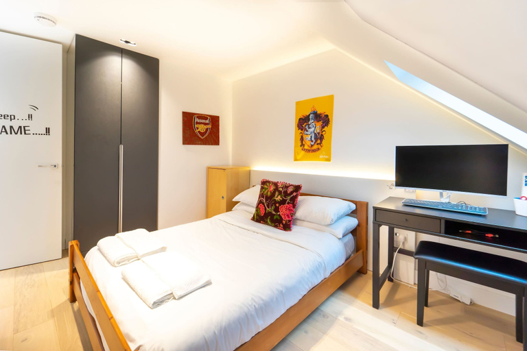 Room 3, Modern Duplex in Ealing Common, London