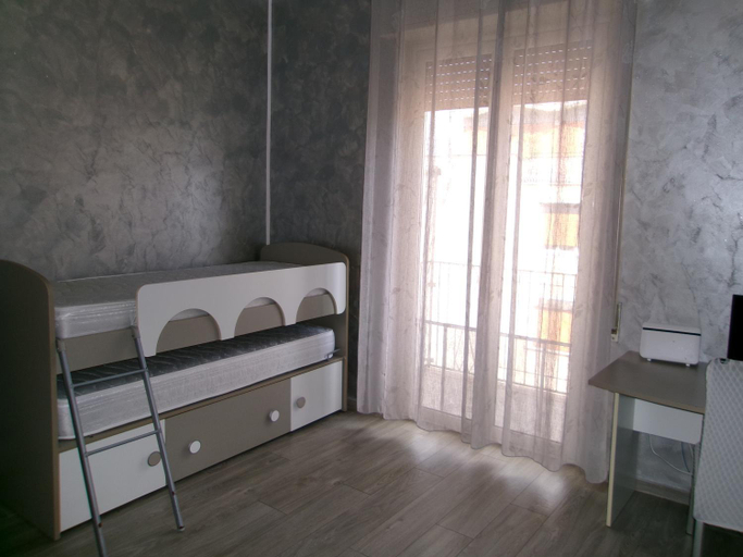 Bedroom 2, Antadia Terminal Bus, Palermo