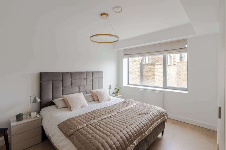 Room 5, The Portland - Marylebone - by Frankie, London