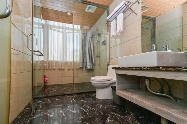 Bathroom 3, Donghua Hotel Bazhong, Bazhong
