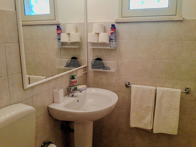 Bathroom 5, Tenuta Bartoli, Caltanissetta