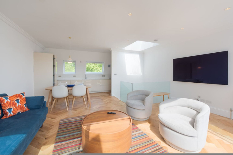 Room 3, Fabulous Apartment with Terrace (RH8), London