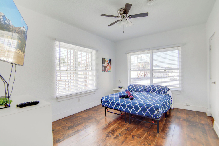 Room 2, South Beach 2BR Condo Walk to Beach, Miami-Dade