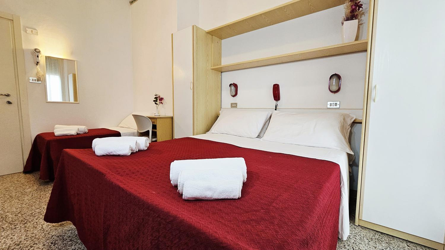 Bedroom 2, Hotel Bel Air Frontemare, Rimini