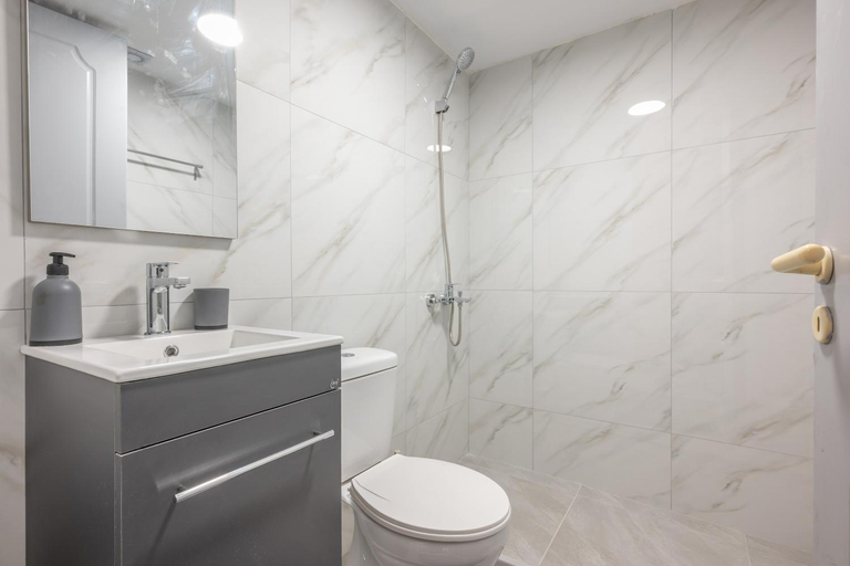 Bathroom 3, Olga Studios, Crete