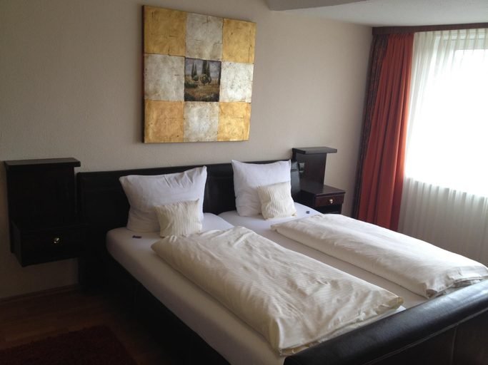 Bedroom 2, Schafers Hotel, Cloppenburg