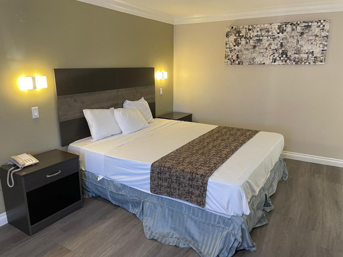 Bedroom 3, COLONY INN & SUITES, Orange
