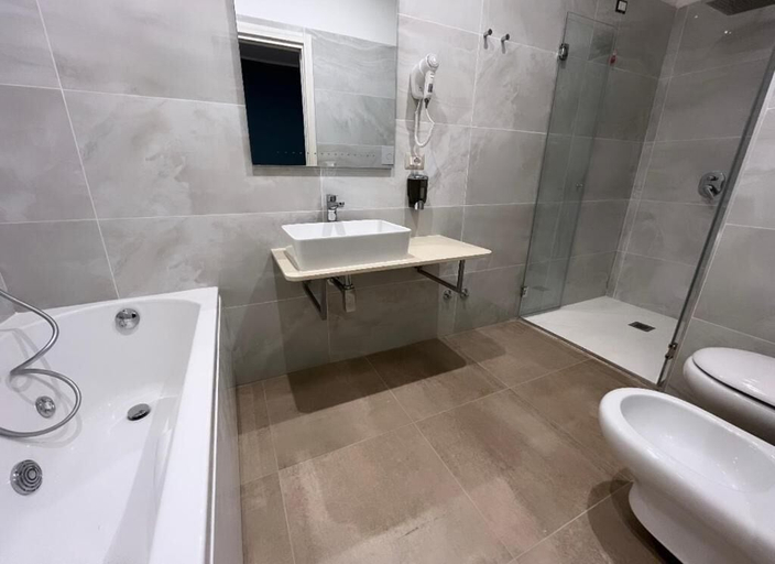 Bathroom 4, Avio Suite, Napoli